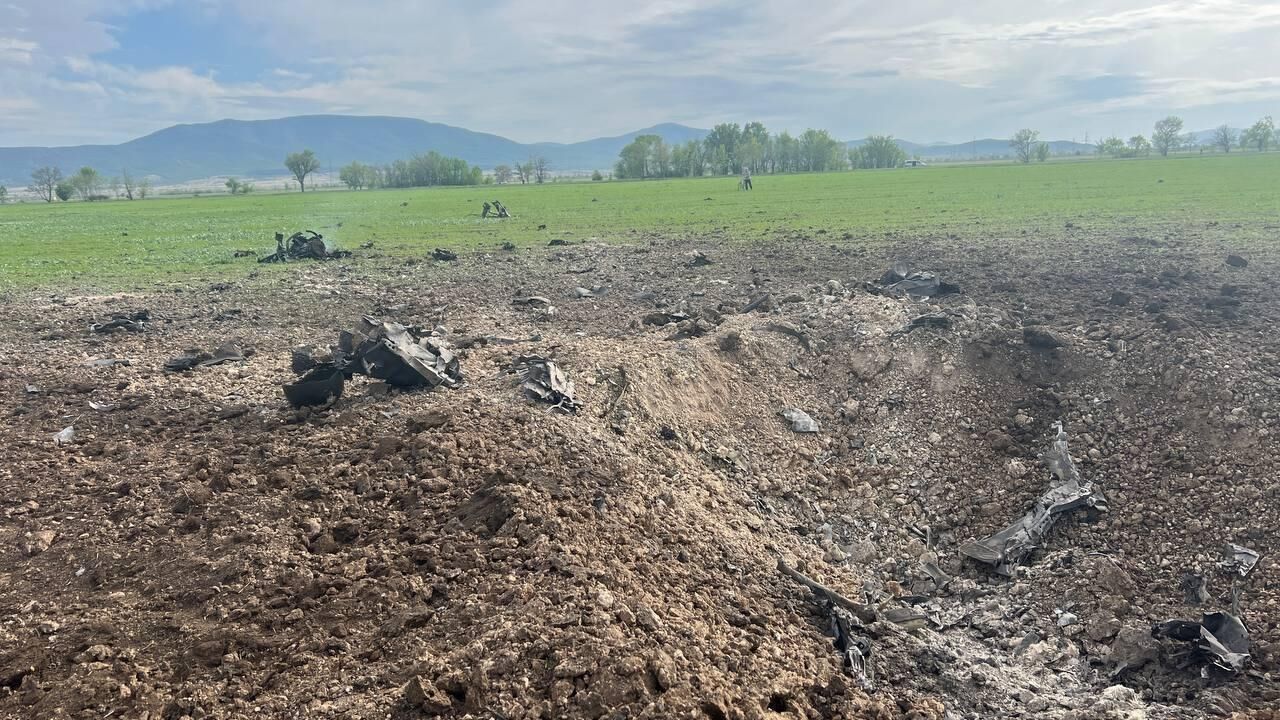 Обломки ракеты, которую сбили над Крымом, в районе села Приветное - РИА Новости, 1920, 06.05.2023