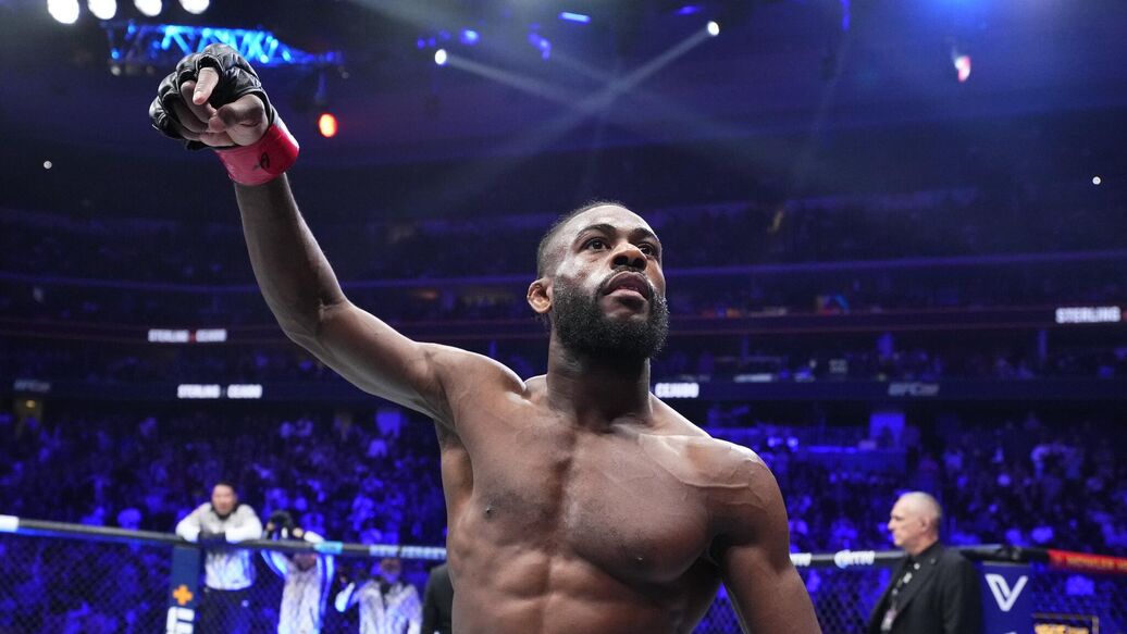 Экс-чемпион UFC Стерлинг снялся с боя против россиянина Евлоева
