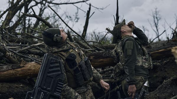 Украинские солдаты на линии фронта