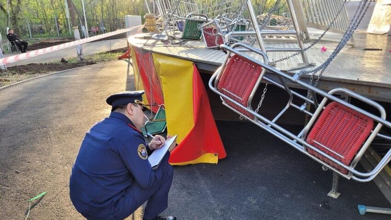 Парк в Оренбурге, где обрушилась карусель, перепроверит свои аттракционы -  РИА Новости, 22.05.2023