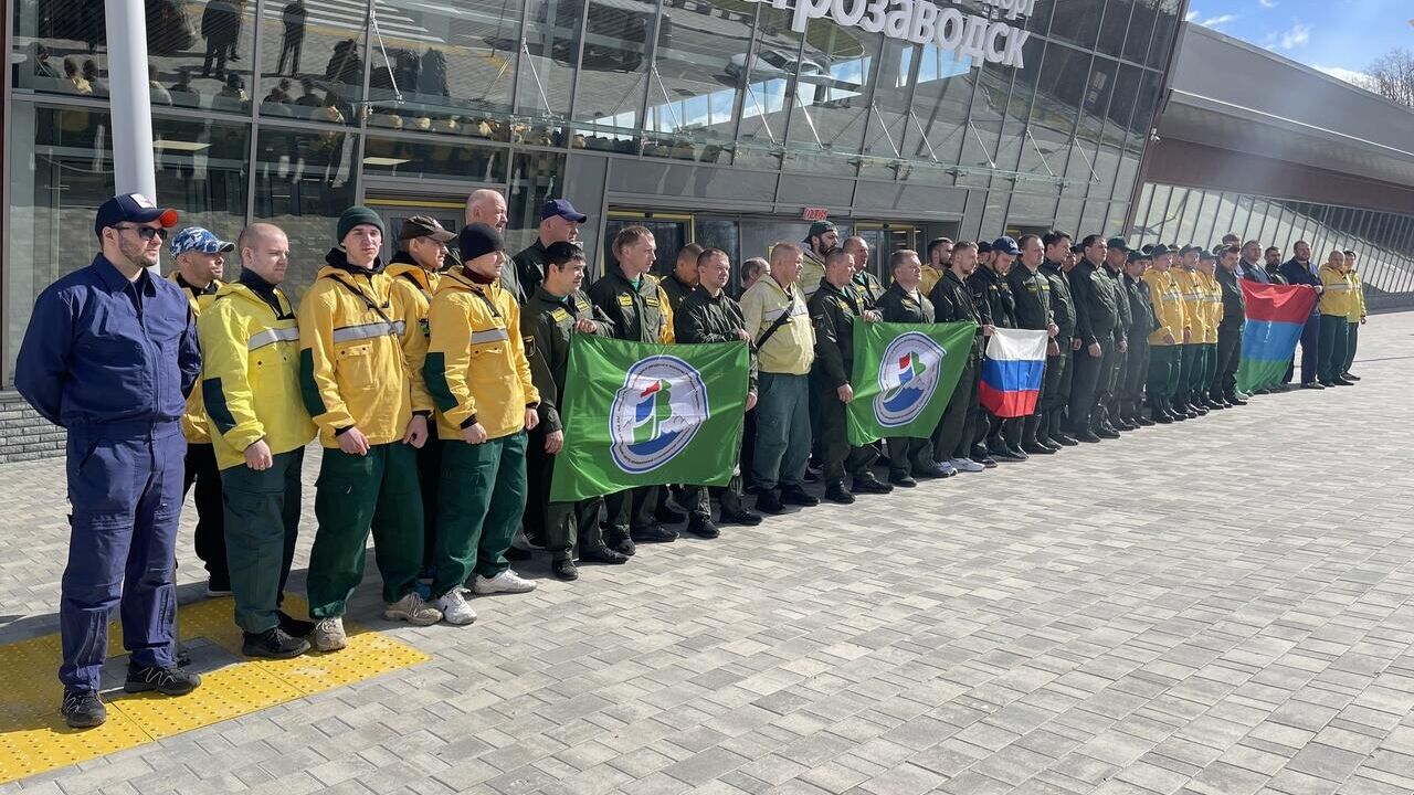 Отправление десантников-пожарных из Карелии на помощь в тушении лесных пожаров в Тюменской области - РИА Новости, 1920, 07.05.2023