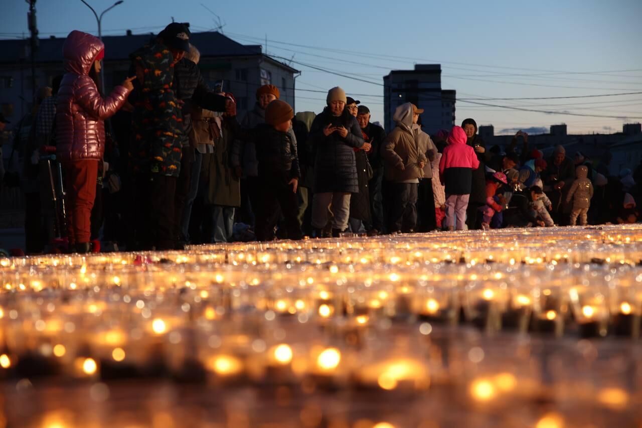 В патриотической акции Свеча памяти приняли участие 10 тысяч якутян - РИА Новости, 1920, 07.05.2023