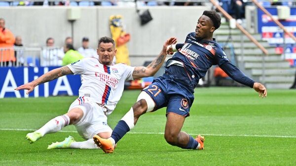 Нападающий Монпелье Элье Ваи в матче французской Лиги 1