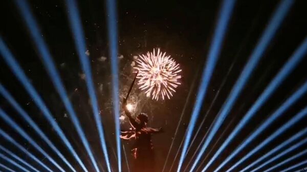 Фейерверки и праздничная подсветка: акция Свет Великой Победы на Мамаевом кургане
