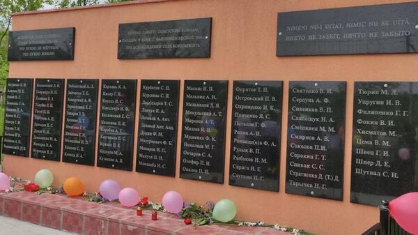 Восстановленный мемориал на братской могиле советских воинов, павших в борьбе с фашизмом в боях у села Кондратешты, Молдавия