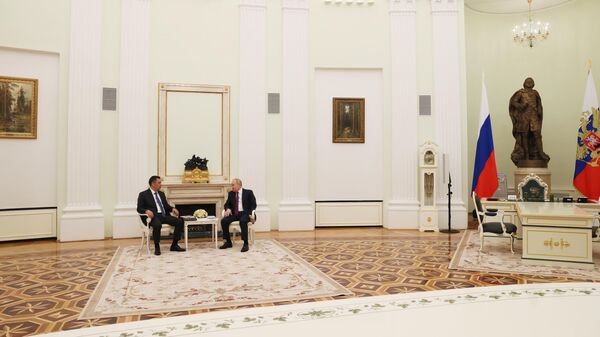 Президент РФ Владимир Путин и президент Киргизии Садыр Жапаров во время встречи в Москве