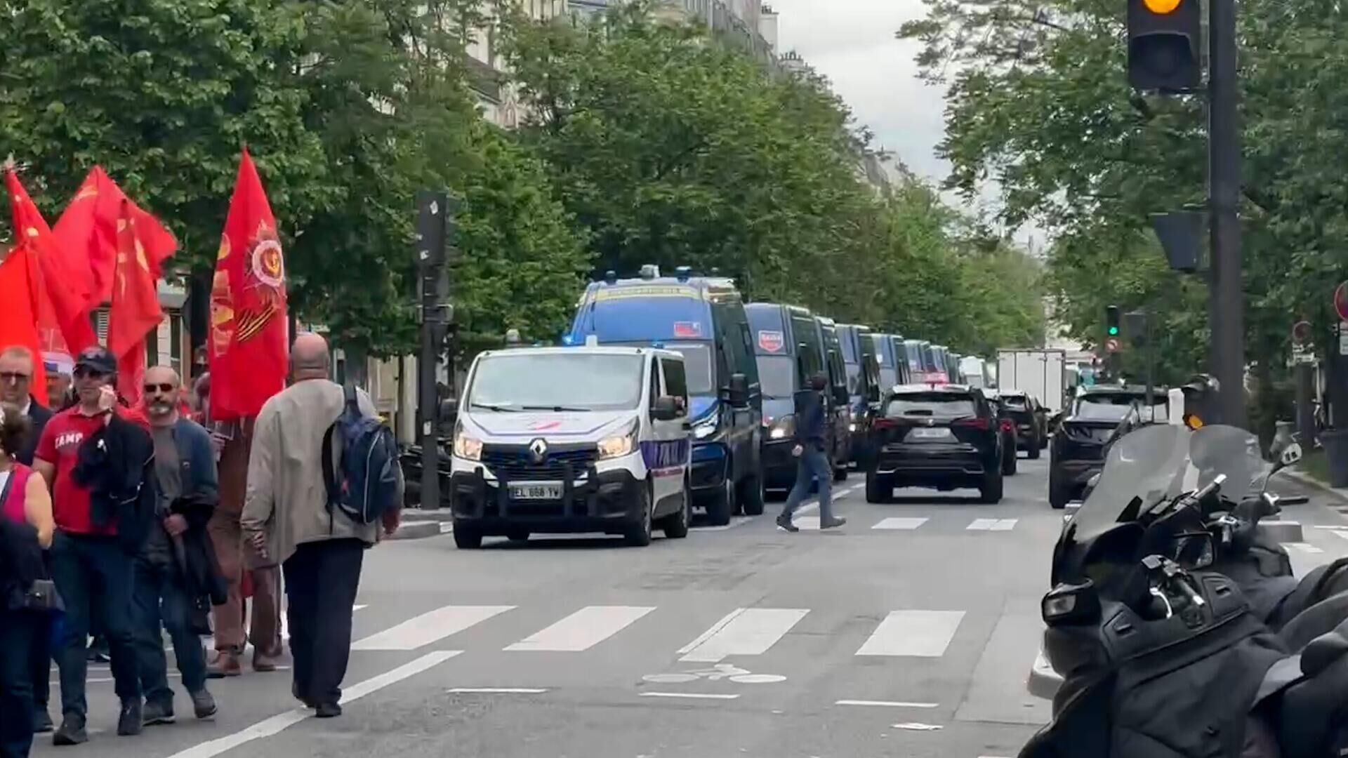 Усиленные меры безопасности на акции Бессмертный полк в Париже - РИА Новости, 1920, 08.05.2023