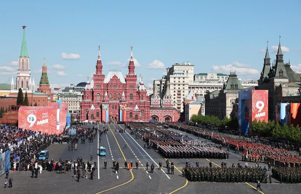 Перед началом военного парада в честь 78-й годовщины Победы в Великой Отечественной войне на Красной площади в Москве
