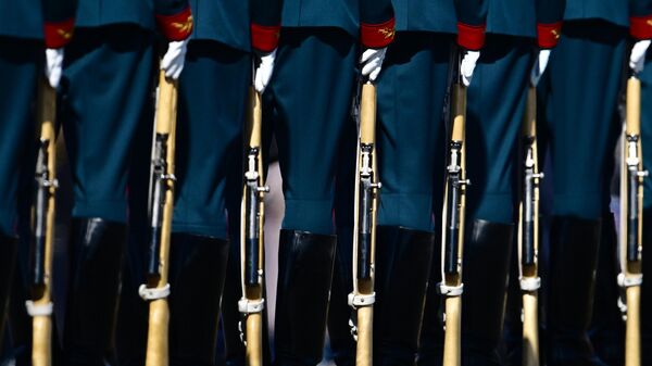 Военнослужащие перед началом парада в Москве, посвященного 78-й годовщине Победы в Великой Отечественной войне