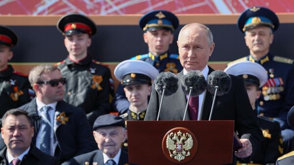 Владимир Путин выступает на параде в Москве, посвященном 78-й годовщине Победы в Великой Отечественной войне