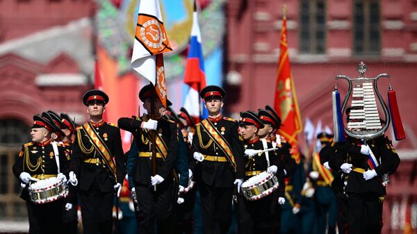 Музыканты военного оркестра на военном параде, посвящённом 78-й годовщине Победы в Великой Отечественной войне, на Красной площади в Москве