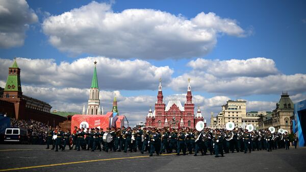 Музыканты военного оркестра на военном параде, посвященном 78-й годовщине Победы в Великой Отечественной войне, на Красной площади в Москве