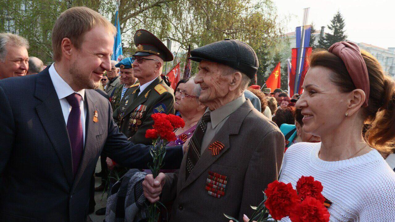 Губернатор Алтайского края Виктор Томенко поздравил с Днем Победы ветерана Великой Отечественной войны Василия Горбунова  - РИА Новости, 1920, 09.05.2023