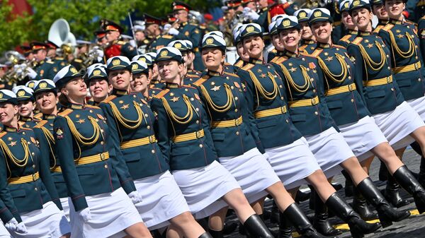 Парадный расчет женщин-военнослужащих на параде в Москве, посвященном 78-й годовщине Победы в Великой Отечественной войне