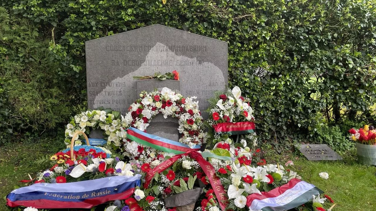 Памятник советским участникам Сопротивления на городском кладбище коммуны Эвер в Брюсселе, Бельгия - РИА Новости, 1920, 09.05.2025