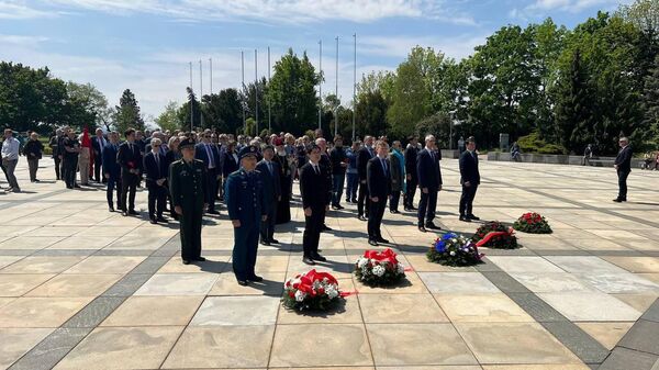 Дипломаты России, КНР, Белоруссии и Казахстана возложили цветы на мемориале в Братиславе
