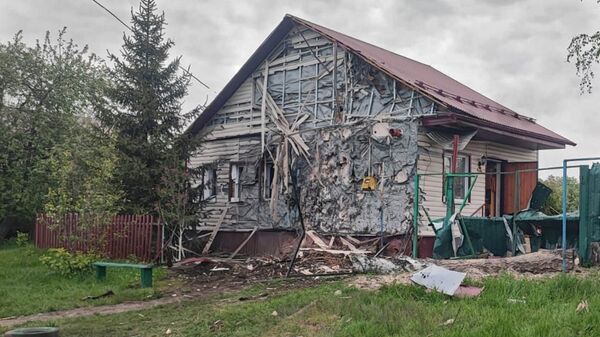 Последствия падения обломков беспилотника в деревне Толмачево Курской области