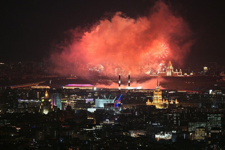 Праздничный салют в честь Дня Победы в Москве