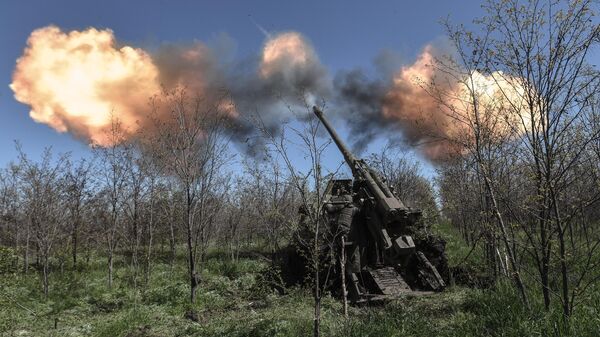Боевая стрельба самоходной артиллерийской установки Гиацинт-С в зоне СВО