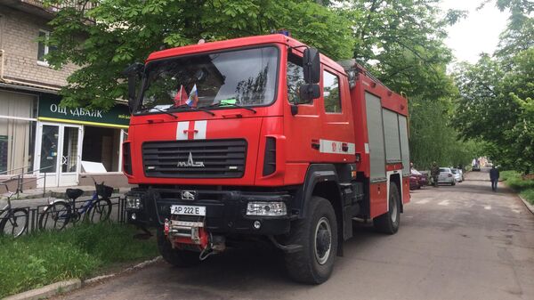 Машина МЧС объявляет об эвакуации из Полог