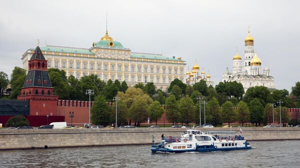 Водовзводная башня Московского Кремля и Большой Кремлевский дворец. Архивное фото