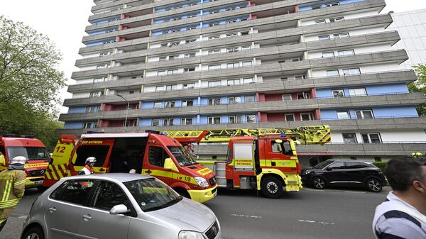 Пожарные машины возле дома под Дюссельдорфом, где прогремел взрыв