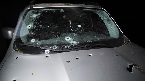 Автомобиль, пострадавший в результате обстрела Горловки со стороны ВСУ