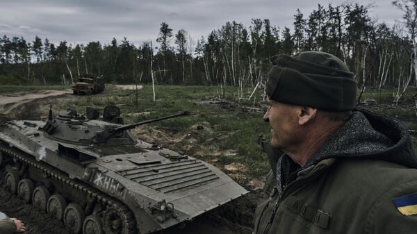 Украинский военный на линии фронта возле Кременной 