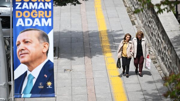 Эрдоган победит на выборах в Турции с большим отрывом, показал опрос