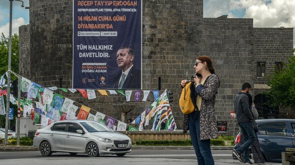 Предвыборная агитация президента Турции Реджепа Тайипа Эрдогана на улице в Диярбакыре