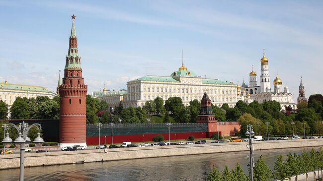 Большой Кремлевский дворец, собор святого Архистратига Михаила, колокольня Ивана Великого и Спасская башня в Кремле