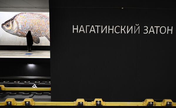 Мозаика с изображением рыбы в оформлении станции Нагатинский затон Большой кольцевой линии Московского метро