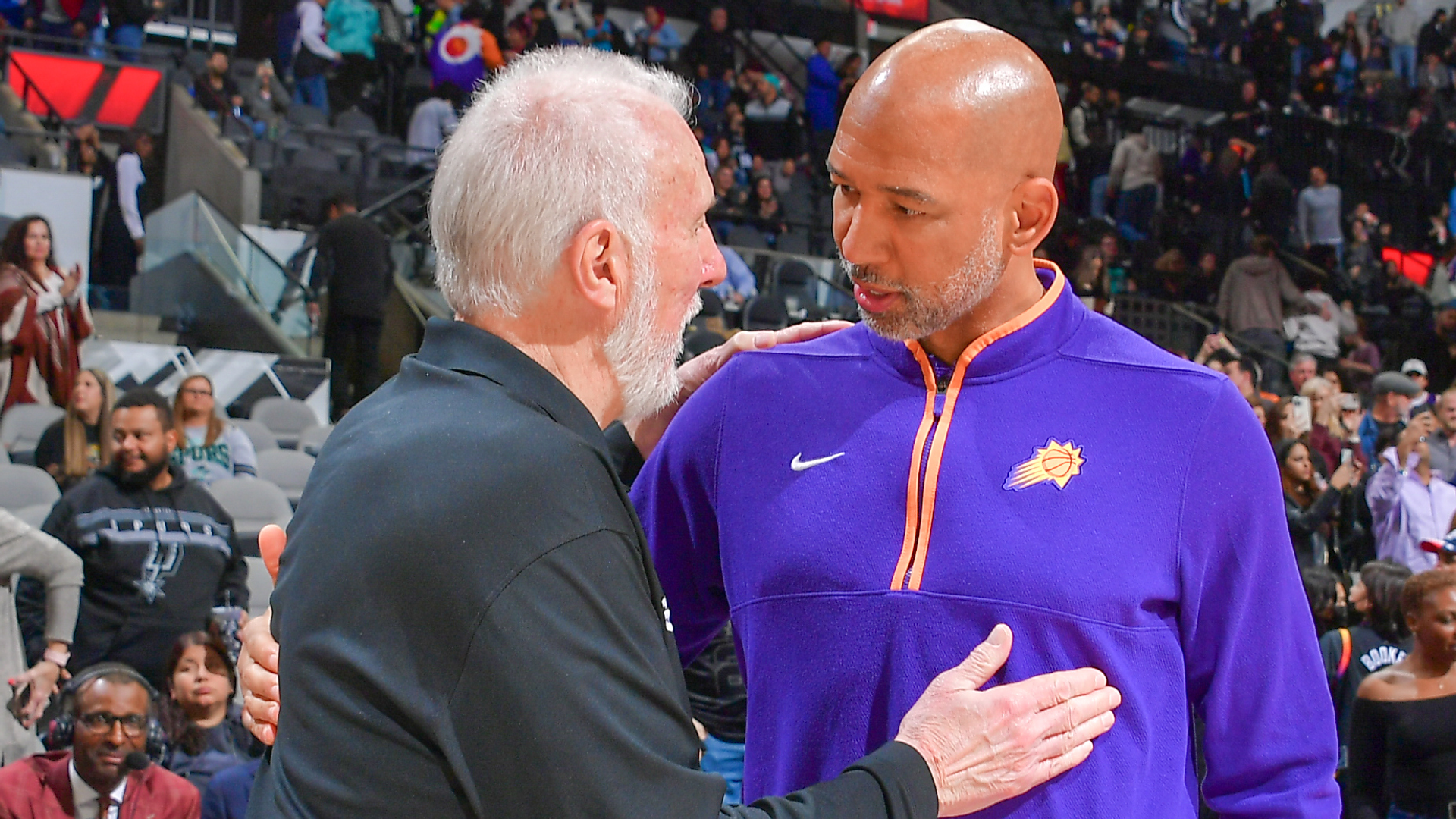 Главный тренер Финикс Санз Монти Уильямс (справа) и главный тренер Сан-Антонио Спёрс Грегг Попович - РИА Новости, 1920, 02.05.2025