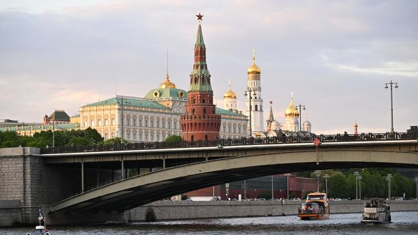 Башня Московского Кремля и Большой Кремлевский дворец