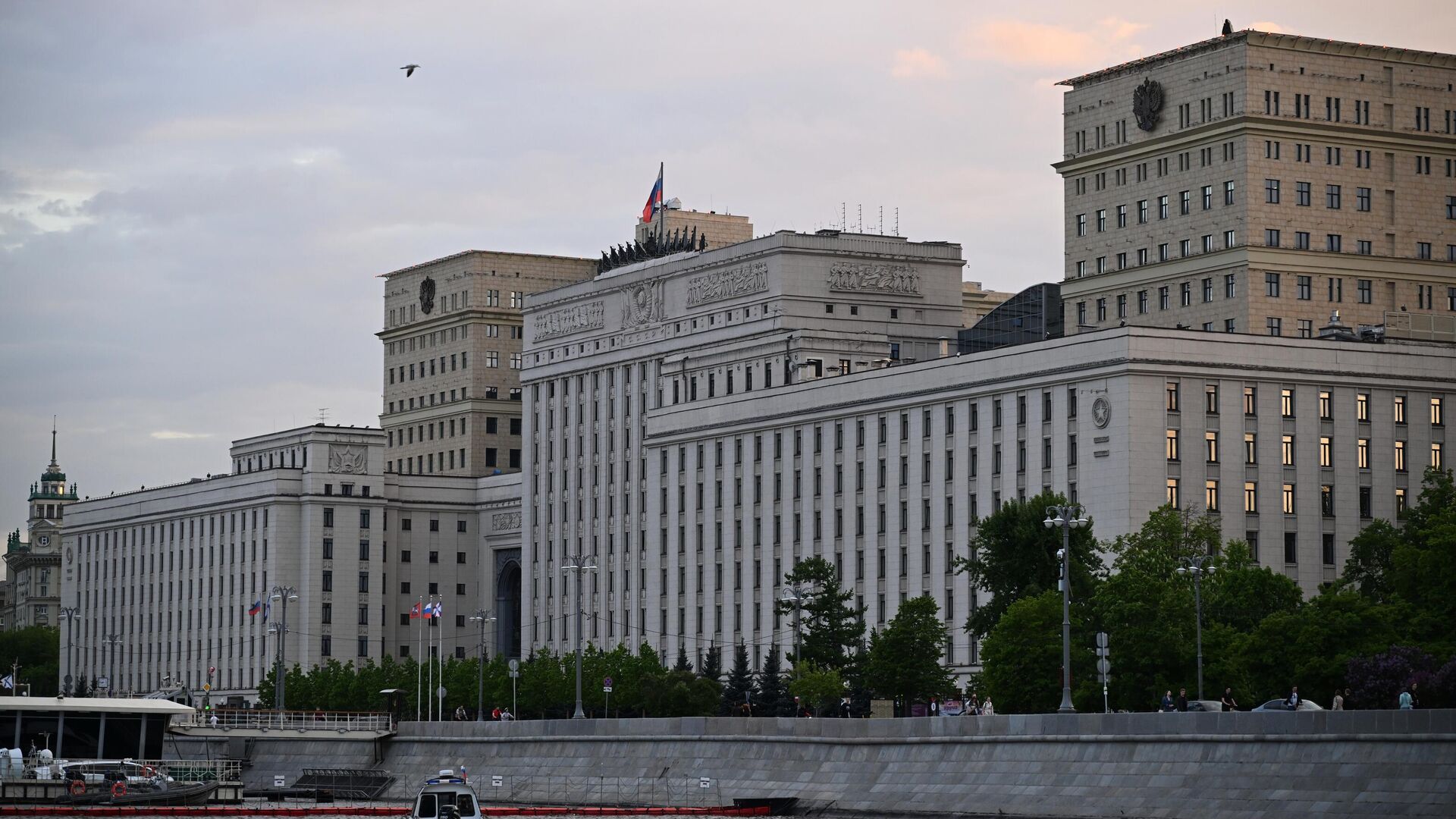 Вид на здание Министерства обороны РФ на Фрунзенской набережной в Москве - РИА Новости, 1920, 23.06.2023