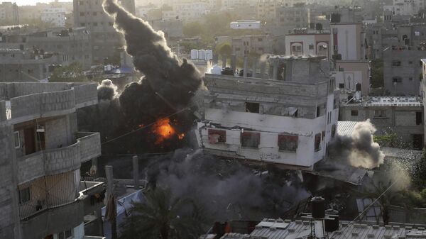 Здание, разрушенное в результате израильского авиаудара по городу Газа