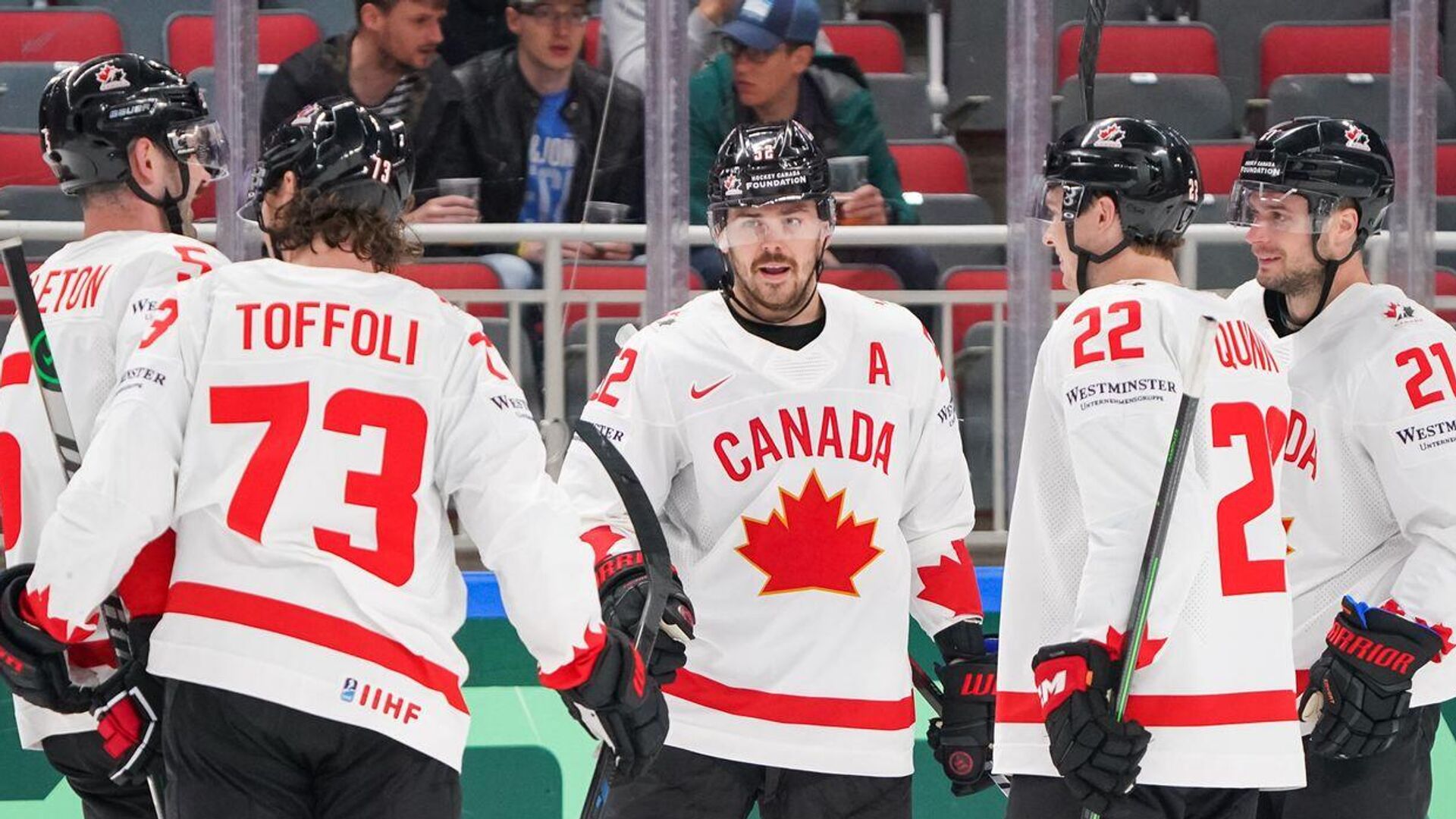 Канадского хоккеиста дисквалифицировали на 5 игр за удар соперника коньком