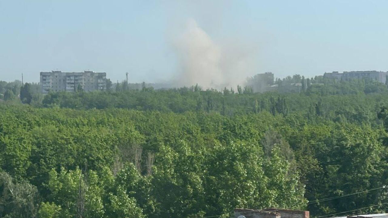 В районе автовокзала в Луганске прогремели два взрыва - РИА Новости,  15.05.2023