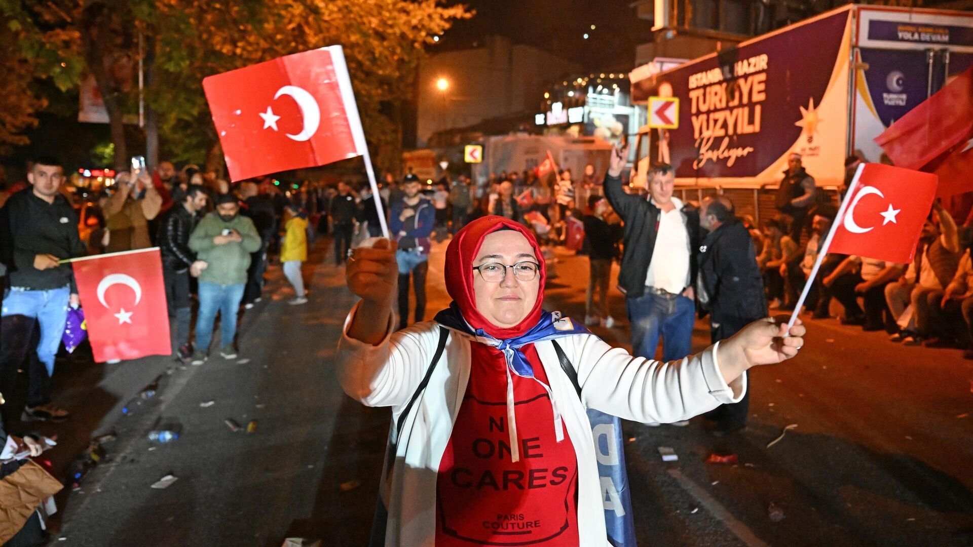 Участница митинга сторонников действующего президента Турции Реджепа Тайипа Эрдогана - РИА Новости, 1920, 15.05.2023