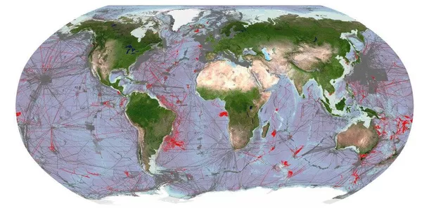 Области глобального морского дна, нанесенные на карту до 2021 года включительно (серым) и добавленные в 2022-м (красным)
