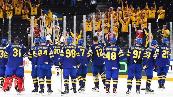 Хоккеисты и болельщики сборной Швеции
