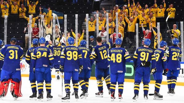 Хоккеисты и болельщики сборной Швеции