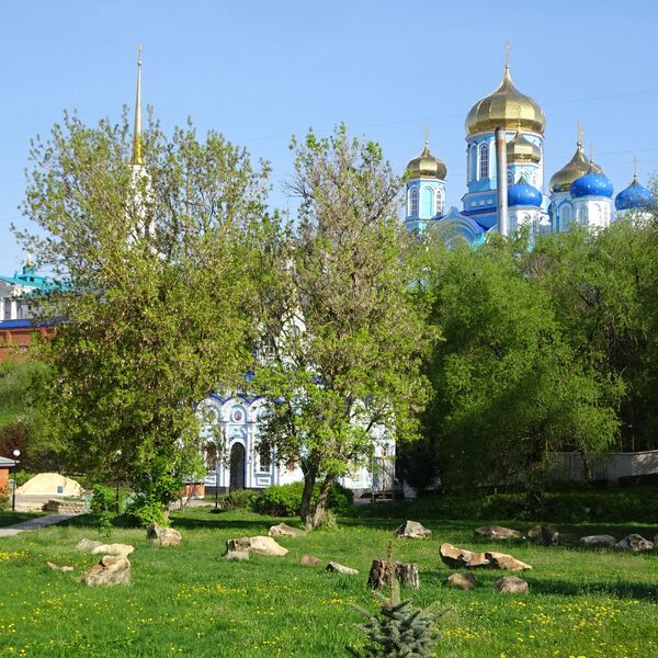 Рождествено-Богородицкий монастырь, вид со стороны источника Рождествено-Богородицкий монастырь, вид со стороны источника