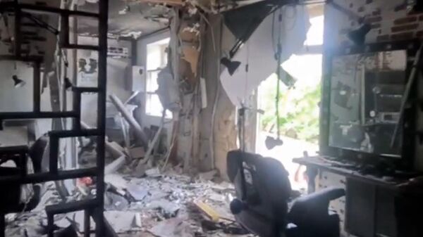 Последствия взрыва в луганском барбершопе