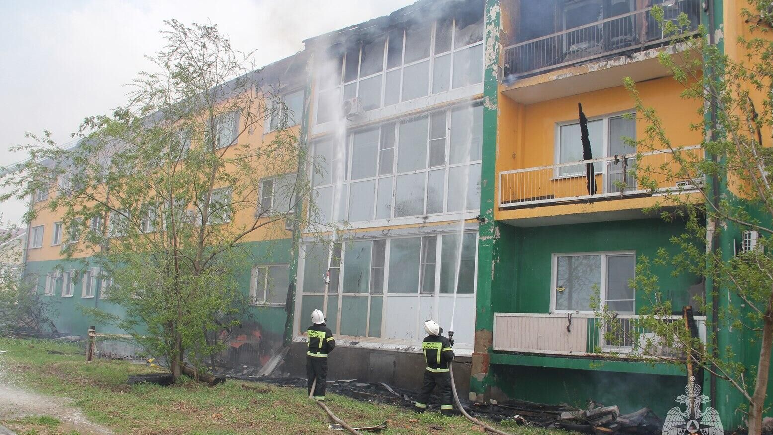 Ликвидация пожара в жилом доме в селе Тополево Хабаровского края - РИА Новости, 1920, 16.05.2023