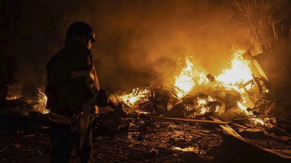 Пожар на месте взрыва в Киеве, Украина