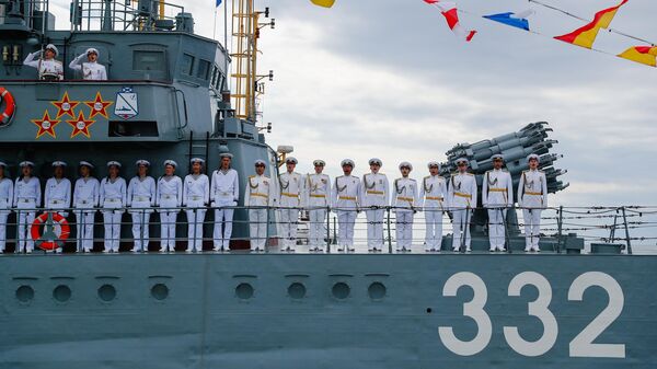 Моряки гвардейском корвете Сообразительный Балтийского флота ВМФ России