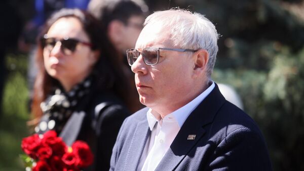 TV presenter Igor Prokopenko before the farewell ceremony of Eduard Sagalaev, President of the National Broadcasters Union, at the Troyekurovo funeral home