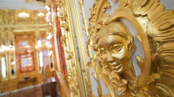 Один из элементов декора декора Янтарной комнаты на территории Государственного музея-заповедника Царское Село в Пушкине