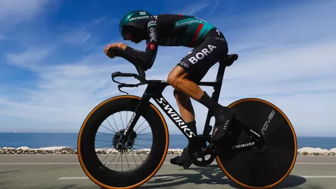 Российский велогонщик BORA – hansgrohe Александр Власов 